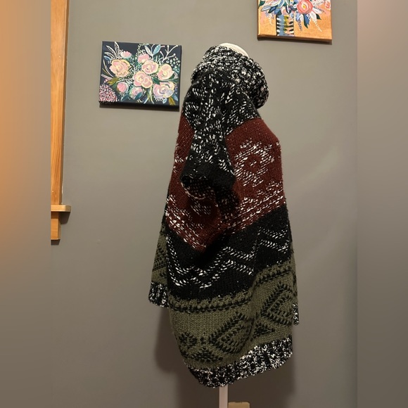 🇺🇸Cliche Couture Poncho Style Sweater with Armholes - Picture 2 of 5